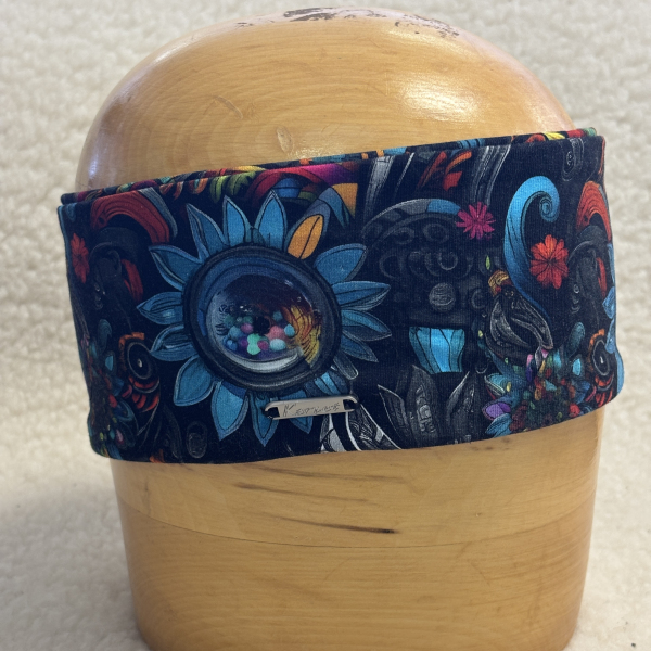  Dámska čelenka modrá s potlačou farebné kvety na čiernom