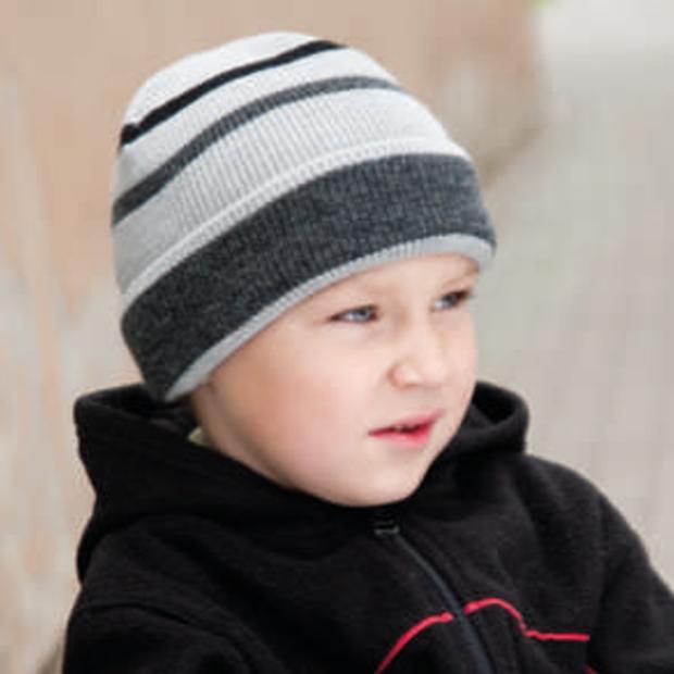 Chlapčenská pletená čiapka s pruhmi