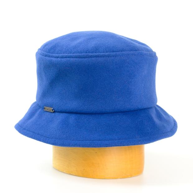 Dámsky flaušový klobúk s riasenou stojkou