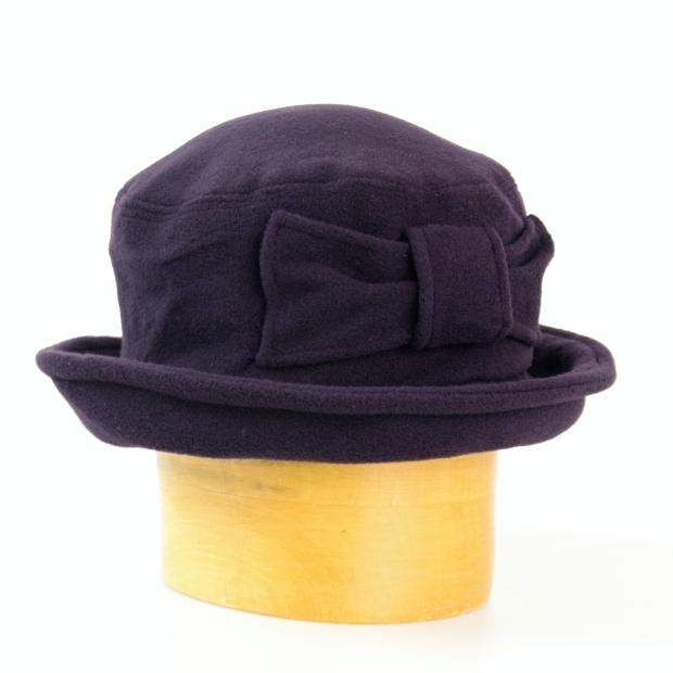Dámsky flaušový klobúk zdobený mašľou
