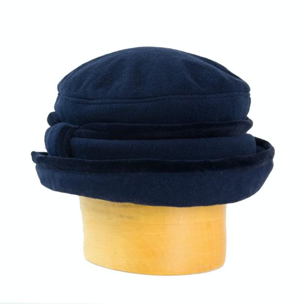 Dámsky klobúk s vyhrnutou krempou