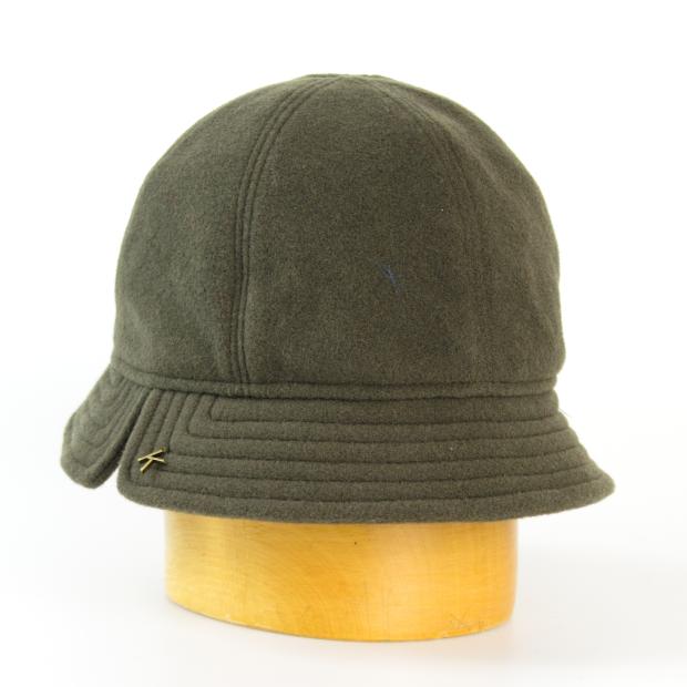 Dámsky klobúk s prešívanou krempou