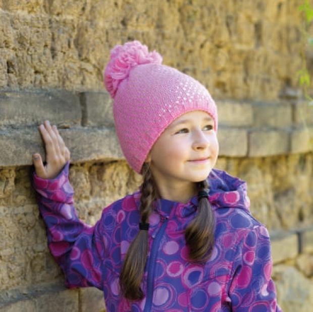 Dievčenská pletená čiapka s brmbolcom