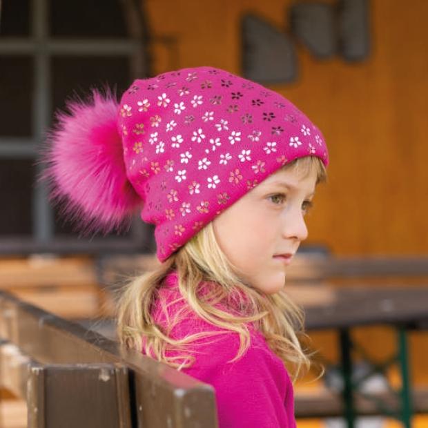Dievčenská pletená čiapka s potlačou a brmbolcom