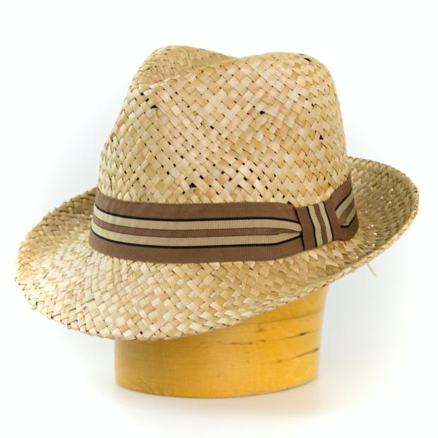 Pánsky slamený klobúk so zdvihnutou užšou krempou