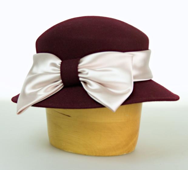 Plstený dámsky klobúk so saténovou mašľou - tmavo hnedá - 55-56