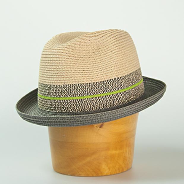 Unisex papierový klobúk malá krempa zelený pruh