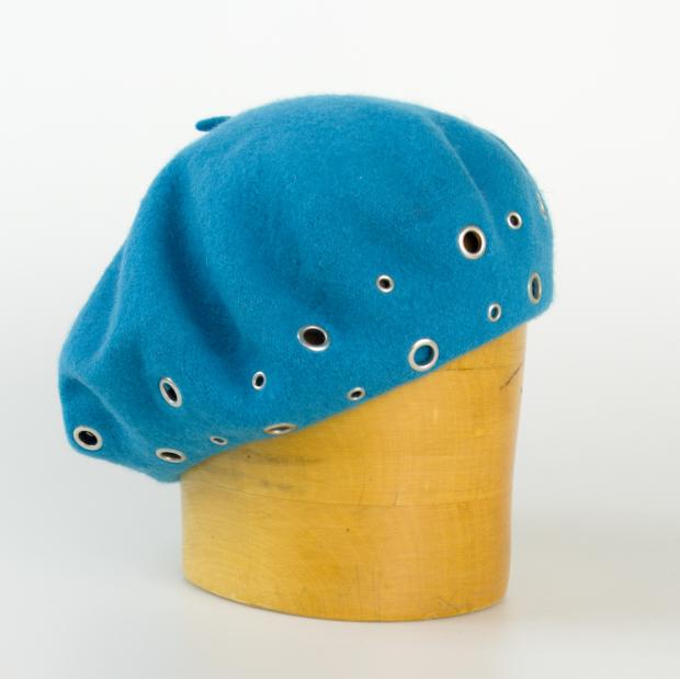 Vlnený baret s cvokmi - originál tyrkys