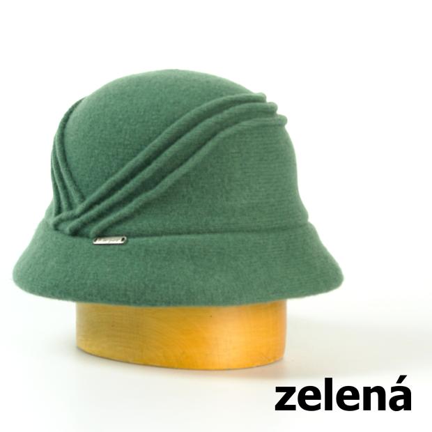 Vlnený klobúk zdobený zámikmi a plieškom - zelená